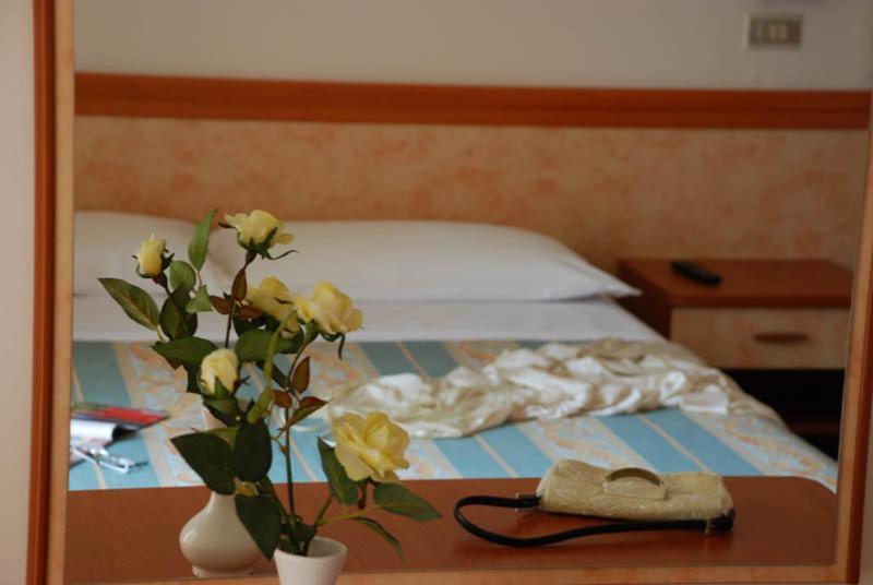 Hotel Serenella Vintage 리미니 외부 사진